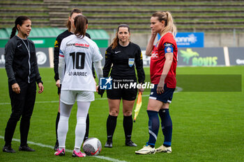 2024-02-14 - Lea Le Garrec of FC Fleury 91 and Amandine Henry of LOSC Lille with referees ahead of the Women's French Cup, Quarter-final football match between FC Fleury 91 and Losc Lille on February 14, 2024 at Robert Bobin stadium in Bondoufle, France - FOOTBALL - WOMEN'S FRENCH CUP - FLEURY V LILLE - FRENCH WOMEN DIVISION 1 - SOCCER