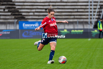 2024-02-14 - Tess Laplacette of LOSC Lille controls the ball during the Women's French Cup, Quarter-final football match between FC Fleury 91 and Losc Lille on February 14, 2024 at Robert Bobin stadium in Bondoufle, France - FOOTBALL - WOMEN'S FRENCH CUP - FLEURY V LILLE - FRENCH WOMEN DIVISION 1 - SOCCER