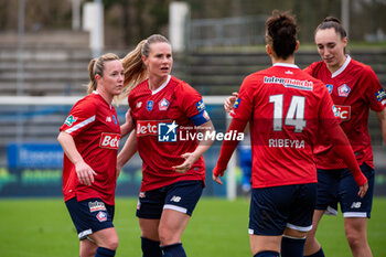 2024-02-14 - Julie Rabanne of LOSC Lille and Amandine Henry of LOSC Lille react during the Women's French Cup, Quarter-final football match between FC Fleury 91 and Losc Lille on February 14, 2024 at Robert Bobin stadium in Bondoufle, France - FOOTBALL - WOMEN'S FRENCH CUP - FLEURY V LILLE - FRENCH WOMEN DIVISION 1 - SOCCER