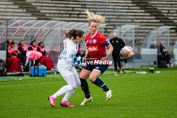 2024-02-14 - Lea Le Garrec of FC Fleury 91 and Amandine Henry of LOSC Lille fight for the ball during the Women's French Cup, Quarter-final football match between FC Fleury 91 and Losc Lille on February 14, 2024 at Robert Bobin stadium in Bondoufle, France - FOOTBALL - WOMEN'S FRENCH CUP - FLEURY V LILLE - FRENCH WOMEN DIVISION 1 - SOCCER