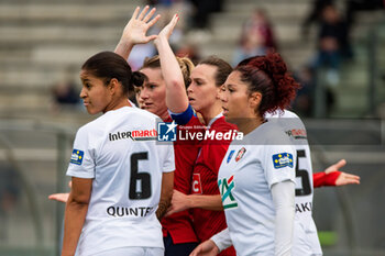 2024-02-14 - Aldrith Quinte of FC Fleury 91 and Amandine Henry of LOSC Lille fight for the ball during the Women's French Cup, Quarter-final football match between FC Fleury 91 and Losc Lille on February 14, 2024 at Robert Bobin stadium in Bondoufle, France - FOOTBALL - WOMEN'S FRENCH CUP - FLEURY V LILLE - FRENCH WOMEN DIVISION 1 - SOCCER
