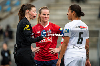 2024-02-14 - Amandine Henry of LOSC Lille and Aldrith Quinte of FC Fleury 91 with referee during the Women's French Cup, Quarter-final football match between FC Fleury 91 and Losc Lille on February 14, 2024 at Robert Bobin stadium in Bondoufle, France - FOOTBALL - WOMEN'S FRENCH CUP - FLEURY V LILLE - FRENCH WOMEN DIVISION 1 - SOCCER