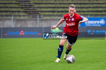 2024-02-14 - Amandine Henry of LOSC Lille controls the ball during the Women's French Cup, Quarter-final football match between FC Fleury 91 and Losc Lille on February 14, 2024 at Robert Bobin stadium in Bondoufle, France - FOOTBALL - WOMEN'S FRENCH CUP - FLEURY V LILLE - FRENCH WOMEN DIVISION 1 - SOCCER