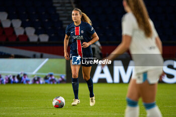 2024-05-11 - Eva Gaetino of Paris Saint Germain controls the ball during the Women's French championship, D1 Arkema, Play-offs Semi-final football match between Paris Saint-Germain and Paris FC on May 11, 2024 at Parc des Princes stadium in Paris, France - FOOTBALL - WOMEN'S FRENCH CHAMP - PARIS SG V PARIS FC - FRENCH WOMEN DIVISION 1 - SOCCER