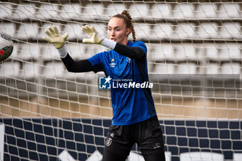 2024-05-17 - Kinga Szemik of Stade de Reims warms up ahead of the Women's French championship, Play-offs, 3rd place football match between Paris FC and Stade de Reims on May 17, 2024 at Sébastien Charléty stadium in Paris, France - FOOTBALL - WOMEN'S FRENCH CHAMP - 3RD PLACE - PARIS FC V REIMS - FRENCH WOMEN DIVISION 1 - SOCCER