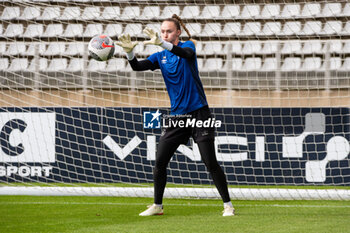 2024-05-17 - Kinga Szemik of Stade de Reims warms up ahead of the Women's French championship, Play-offs, 3rd place football match between Paris FC and Stade de Reims on May 17, 2024 at Sébastien Charléty stadium in Paris, France - FOOTBALL - WOMEN'S FRENCH CHAMP - 3RD PLACE - PARIS FC V REIMS - FRENCH WOMEN DIVISION 1 - SOCCER