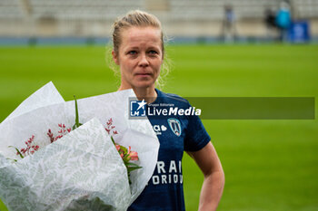 2024-05-17 - Julie Soyer of Paris FC during her warm goodbye after the Women's French championship, Play-offs, 3rd place football match between Paris FC and Stade de Reims on May 17, 2024 at Sébastien Charléty stadium in Paris, France - FOOTBALL - WOMEN'S FRENCH CHAMP - 3RD PLACE - PARIS FC V REIMS - FRENCH WOMEN DIVISION 1 - SOCCER