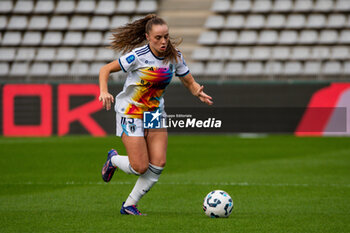 2024-10-12 - Lou Bogaert of Paris FC controls the ball during the French championship, Arkema Premier Ligue football match between Paris FC and Stade de Reims on 12 October 2024 at Sebastien Charlety stadium in Paris, France - FOOTBALL - WOMEN'S FRENCH CHAMP - PARIS FC V REIMS - FRENCH WOMEN DIVISION 1 - SOCCER