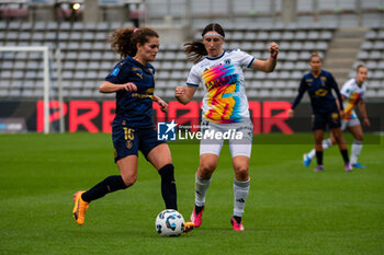 2024-10-12 - Rachel Corboz of Stade de Reims and Kaja Korosec of Paris FC fight for the ball during the French championship, Arkema Premier Ligue football match between Paris FC and Stade de Reims on 12 October 2024 at Sebastien Charlety stadium in Paris, France - FOOTBALL - WOMEN'S FRENCH CHAMP - PARIS FC V REIMS - FRENCH WOMEN DIVISION 1 - SOCCER