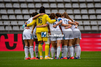 2024-10-12 - The players of Paris FC ahead of the French championship, Arkema Premier Ligue football match between Paris FC and Stade de Reims on 12 October 2024 at Sebastien Charlety stadium in Paris, France - FOOTBALL - WOMEN'S FRENCH CHAMP - PARIS FC V REIMS - FRENCH WOMEN DIVISION 1 - SOCCER