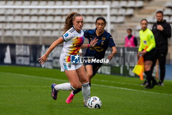 2024-10-12 - Lou Bogaert of Paris FC and Jade Nassi of Stade de Reims fight for the ball during the French championship, Arkema Premier Ligue football match between Paris FC and Stade de Reims on 12 October 2024 at Sebastien Charlety stadium in Paris, France - FOOTBALL - WOMEN'S FRENCH CHAMP - PARIS FC V REIMS - FRENCH WOMEN DIVISION 1 - SOCCER