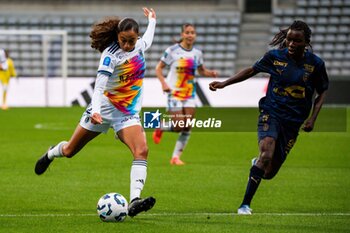 2024-10-12 - Kessya Bussy of Paris FC controls the ball during the French championship, Arkema Premier Ligue football match between Paris FC and Stade de Reims on 12 October 2024 at Sebastien Charlety stadium in Paris, France - FOOTBALL - WOMEN'S FRENCH CHAMP - PARIS FC V REIMS - FRENCH WOMEN DIVISION 1 - SOCCER