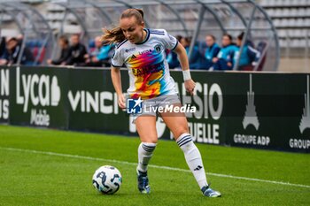 2024-10-12 - Julie Dufour of Paris FC controls the ball during the French championship, Arkema Premier Ligue football match between Paris FC and Stade de Reims on 12 October 2024 at Sebastien Charlety stadium in Paris, France - FOOTBALL - WOMEN'S FRENCH CHAMP - PARIS FC V REIMS - FRENCH WOMEN DIVISION 1 - SOCCER