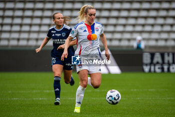 2024-10-20 - Julie Dufour of Paris FC and Ellie Carpenter of Olympique Lyonnais fight for the ball during the Women's French championship, Arkema Premier Ligue football match between Paris FC and Olympique Lyonnais on 20 October 2024 at Sebastien Charlety stadium in Paris, France - FOOTBALL - WOMEN'S FRENCH CHAMP - PARIS FC V LYON - FRENCH WOMEN DIVISION 1 - SOCCER