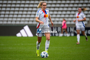 2024-10-20 - Ellie Carpenter of Olympique Lyonnais controls the ball during the Women's French championship, Arkema Premier Ligue football match between Paris FC and Olympique Lyonnais on 20 October 2024 at Sebastien Charlety stadium in Paris, France - FOOTBALL - WOMEN'S FRENCH CHAMP - PARIS FC V LYON - FRENCH WOMEN DIVISION 1 - SOCCER