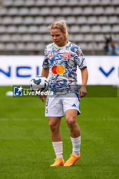 2024-10-20 - Eugenie Le Sommer of Olympique Lyonnais warms up ahead of the Women's French championship, Arkema Premier Ligue football match between Paris FC and Olympique Lyonnais on 20 October 2024 at Sebastien Charlety stadium in Paris, France - FOOTBALL - WOMEN'S FRENCH CHAMP - PARIS FC V LYON - FRENCH WOMEN DIVISION 1 - SOCCER