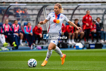 2024-10-20 - Eugenie Le Sommer of Olympique Lyonnais controls the ball during the Women's French championship, Arkema Premier Ligue football match between Paris FC and Olympique Lyonnais on 20 October 2024 at Sebastien Charlety stadium in Paris, France - FOOTBALL - WOMEN'S FRENCH CHAMP - PARIS FC V LYON - FRENCH WOMEN DIVISION 1 - SOCCER