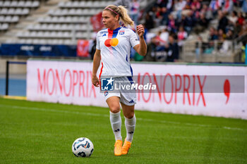 2024-10-20 - Eugenie Le Sommer of Olympique Lyonnais controls the ball during the Women's French championship, Arkema Premier Ligue football match between Paris FC and Olympique Lyonnais on 20 October 2024 at Sebastien Charlety stadium in Paris, France - FOOTBALL - WOMEN'S FRENCH CHAMP - PARIS FC V LYON - FRENCH WOMEN DIVISION 1 - SOCCER