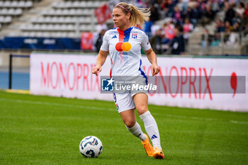 2024-10-20 - Eugenie Le Sommer of Olympique Lyonnais controls the ball during the Women's French championship, Arkema Premier Ligue football match between Paris FC and Olympique Lyonnais on 20 October 2024 at Sebastien Charlety stadium in Paris, France - FOOTBALL - WOMEN'S FRENCH CHAMP - PARIS FC V LYON - FRENCH WOMEN DIVISION 1 - SOCCER