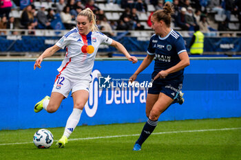 2024-10-20 - Ellie Carpenter of Olympique Lyonnais and Thea Greboval of Paris FC fight for the ball during the Women's French championship, Arkema Premier Ligue football match between Paris FC and Olympique Lyonnais on 20 October 2024 at Sebastien Charlety stadium in Paris, France - FOOTBALL - WOMEN'S FRENCH CHAMP - PARIS FC V LYON - FRENCH WOMEN DIVISION 1 - SOCCER