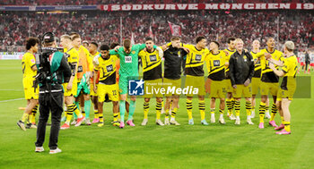 2024-03-30 - Borussia Dortmund players celebrate at full time during the German championship Bundesliga football match between Bayern Munich and Borussia Dortmund on March 30, 2024 at Allianz Arena in Munich, Germany - FOOTBALL - GERMAN CHAMP - BAYERN MUNICH V DORTMUND - GERMAN BUNDESLIGA - SOCCER