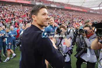 2024-04-14 - Head coach Xabi Alonso of Bayer Leverkusen celebrates German league title 2024 during the German championship Bundesliga football match between Bayer Leverkusen and Werder Bremen on April 14, 2024 at BayArena in Leverkusen, Germany - FOOTBALL - GERMAN CHAMP - LEVERKUSEN V BREMEN - GERMAN BUNDESLIGA - SOCCER