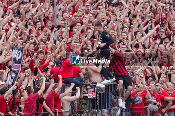 2024-05-18 - Bayer Leverkusen fans with head coach Xabi Alonso celebrating the German championship title after the German championship Bundesliga football match between Bayer 04 Leverkusen and FC Augsburg on May 18, 2024 at BayArena in Leverkusen, Germany - FOOTBALL - GERMAN CHAMP - LEVERKUSEN V AUGSBURG - GERMAN BUNDESLIGA - SOCCER