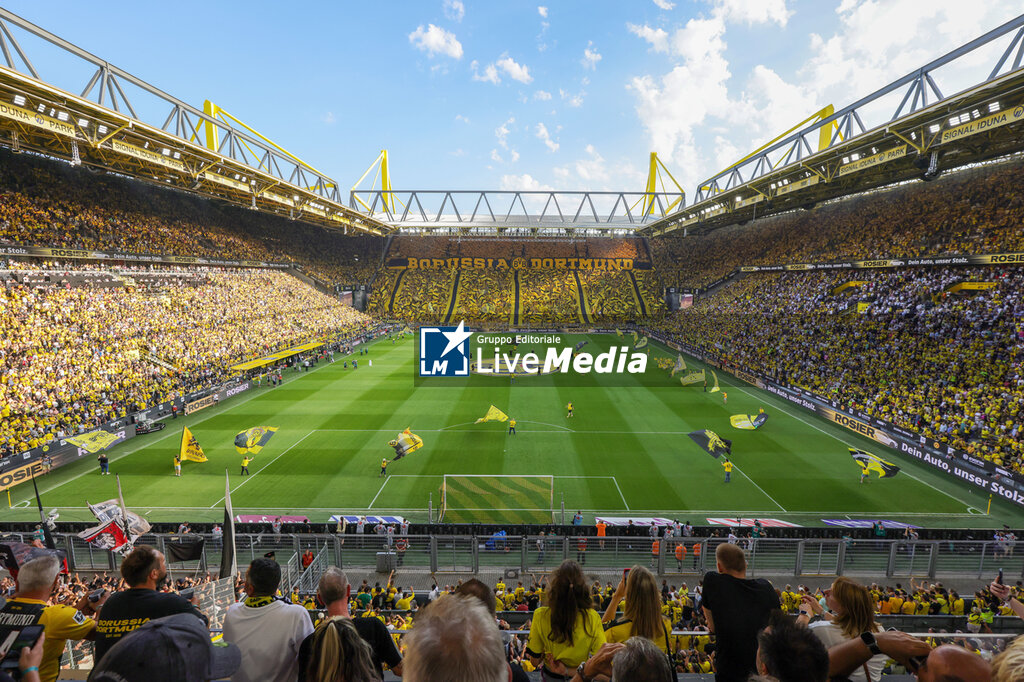 FOOTBALL - GERMAN CHAMP - DORTMUND v FRANKFURT - GERMAN BUNDESLIGA - SOCCER