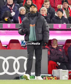 2024-11-22 - Coach Vincent Kompany of Bayern Munich during the German championship Bundesliga football match between Bayern Munich and Augsburg on 22 November 2024 at Allianz Arena in Munich, Germany - FOOTBALL - GERMAN CHAMP - BAYERN MUNICH V AUGSBURG - GERMAN BUNDESLIGA - SOCCER