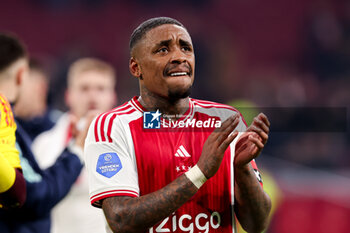 2024-02-03 - Steven Bergwijn of Ajax looks dejected and thanking the fans for their support at full time during the Netherlands championship Eredivisie football match between AFC Ajax and PSV on February 3, 2024 at Johan Cruijff ArenA in Amsterdam, Netherlands - FOOTBALL - NETHERLANDS CHAMP - AJAX V PSV - NETHERLANDS EREDIVISIE - SOCCER