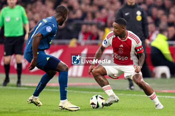 2024-02-03 - Steven Bergwijn of Ajax and Jordan Teze of PSV during the Netherlands championship Eredivisie football match between AFC Ajax and PSV on February 3, 2024 at Johan Cruijff ArenA in Amsterdam, Netherlands - FOOTBALL - NETHERLANDS CHAMP - AJAX V PSV - NETHERLANDS EREDIVISIE - SOCCER
