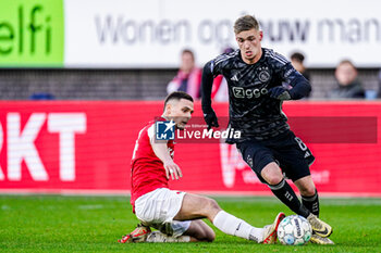 2024-02-25 - Kenneth Taylor of AFC Ajax and Kristijan Belic of AZ Alkmaar during the Netherlands championship Eredivisie football match between AZ and AFC Ajax on February 25, 2024 at AFAS Stadion in Alkmaar, Netherlands - FOOTBALL - NETHERLANDS CHAMP - AZ V AJAX - NETHERLANDS EREDIVISIE - SOCCER