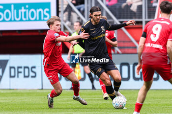2024-02-25 - Sem Steijn of FC Twente, Willum Thor Willumsson of Go Ahead Eagles during the Netherlands championship Eredivisie football match between FC Twente and Go Ahead Eagles on February 25, 2024 at Grolsch Veste in Enschede, Netherlands - FOOTBALL - NETHERLANDS CHAMP - TWENTE V GO AHEAD EAGLES - NETHERLANDS EREDIVISIE - SOCCER