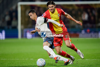 2024-03-08 - Mauro Junior of PSV, Willum Willumsson of Go Ahead Eagles during the Netherlands championship Eredivisie football match between Go Ahead Eagles and PSV on March 8, 2024 at De Adelaarshorst in Deventer, Netherlands - FOOTBALL - NETHERLANDS CHAMP - GO AHEAD EAGLES V PSV - NETHERLANDS EREDIVISIE - SOCCER