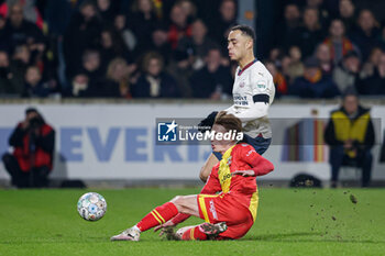 2024-03-08 - Xander Blomme of Go Ahead Eagles tackles Sergino Dest of PSV during the Netherlands championship Eredivisie football match between Go Ahead Eagles and PSV on March 8, 2024 at De Adelaarshorst in Deventer, Netherlands - FOOTBALL - NETHERLANDS CHAMP - GO AHEAD EAGLES V PSV - NETHERLANDS EREDIVISIE - SOCCER