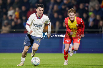 2024-03-08 - Hirving Lozano of PSV, Xander Blomme of Go Ahead Eagles during the Netherlands championship Eredivisie football match between Go Ahead Eagles and PSV on March 8, 2024 at De Adelaarshorst in Deventer, Netherlands - FOOTBALL - NETHERLANDS CHAMP - GO AHEAD EAGLES V PSV - NETHERLANDS EREDIVISIE - SOCCER