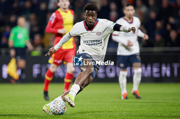 2024-03-08 - Isaac Babadi of PSV during the Netherlands championship Eredivisie football match between Go Ahead Eagles and PSV on March 8, 2024 at De Adelaarshorst in Deventer, Netherlands - FOOTBALL - NETHERLANDS CHAMP - GO AHEAD EAGLES V PSV - NETHERLANDS EREDIVISIE - SOCCER