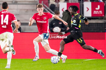 2024-10-19 - Johan Bakayoko of PSV and Maxim Dekker of AZ Alkmaar during the Netherlands championship, Eredivisie football match between AZ Alkmaar and PSV Eindhoven on October 19, 2024 at AFAS Stadion in Alkmaar, Netherlands - FOOTBALL - NETHERLANDS CHAMP - AZ V PSV - NETHERLANDS EREDIVISIE - SOCCER