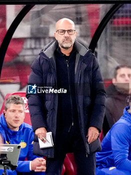 2024-10-19 - Coach Peter Bosz of PSV during the Netherlands championship, Eredivisie football match between AZ Alkmaar and PSV Eindhoven on October 19, 2024 at AFAS Stadion in Alkmaar, Netherlands - FOOTBALL - NETHERLANDS CHAMP - AZ V PSV - NETHERLANDS EREDIVISIE - SOCCER