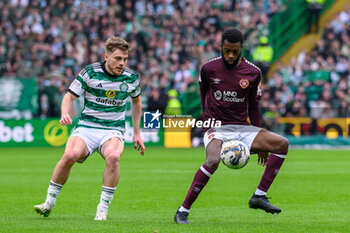 04/05/2024 - Beni Baningime of Hearts shields the ball from James Forrest of Celtic during the Scottish championship Premiership football match between Celtic and Heart of Midlothian on 4 May 2024 at Celtic Park IN Glasgow, Scotland - FOOTBALL - SCOTTISH CHAMP - CELTIC V HEART OF MIDLOTHIAN - SCOTTISH PREMIERSHIP - CALCIO