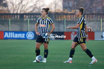 2024-01-13 - Lisa Boattin and Arianna Caruso vefore free kick - JUVENTUS FC VS AC MILAN - ITALIAN SERIE A WOMEN - SOCCER