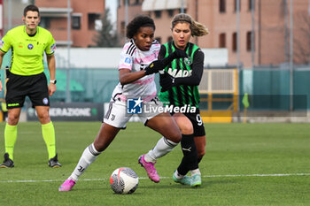 2024-01-21 - Lineth Beerensteyn of Juventus Women clashes with Loreta Kullashi of Sassuolo Women during the Serie A Femminile match between Juventus Women and Sassuolo Women at Stadio Enzo Ricci Sassuolo on January 21, 2024 in Sassuolo, Italy. - US SASSUOLO VS JUVENTUS FC - ITALIAN SERIE A WOMEN - SOCCER