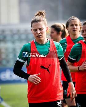 2024-02-17 - Sara Mella of Sassuolo Women during the warm-up of Serie A Femminile match between Sassuolo Women and Sampdoria Women at Stadio Enzo Ricci Sassuolo on February 17, 2024 in Sassuolo, Italy. - US SASSUOLO VS UC SAMPDORIA - ITALIAN SERIE A WOMEN - SOCCER