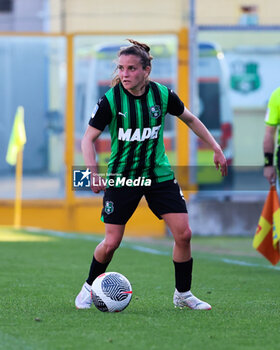 2024-03-16 - Davina Philtjens Sassuolo Women in action during the Serie A Femminile match between Sassuolo Women and Fiorentina Women at Stadio Enzo Ricci Sassuolo on March 16, 2024 in Sassuolo, Italy. - US SASSUOLO VS ACF FIORENTINA - ITALIAN SERIE A WOMEN - SOCCER