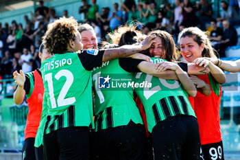 2024-04-13 - Lana Clelland of Sassuolo Women celebrates with team mates after scoring a half give the side a 2-1 lead during the Serie A Femminile match between Sassuolo Women and Inter Women at Stadio Enzo Ricci Sassuolo on April 13, 2024 in Sassuolo, Italy. - POULE SCUDETTO - US SASSUOLO VS FC INTERNAZIONALE WOMEN - ITALIAN SERIE A WOMEN - SOCCER