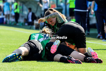 2024-04-13 - Daniela Sabatino of Sassuolo Women celebrates with teammates after scoring a goal that brought the team the 1-1 draw during the Women's Serie A match between Sassuolo Women and Inter Women at the Enzo Ricci Stadium on April 13, 2024 in Sassuolo, Italy. - POULE SCUDETTO - US SASSUOLO VS FC INTERNAZIONALE WOMEN - ITALIAN SERIE A WOMEN - SOCCER
