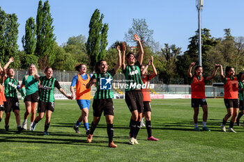2024-04-13 - Sassuolo Women celebrate their 2-1 victory at the end of the women's Serie A match between Sassuolo Women and Inter Women at the Enzo Ricci Stadium in Sassuolo April 13, 2024 in Sassuolo, Italy. - POULE SCUDETTO - US SASSUOLO VS FC INTERNAZIONALE WOMEN - ITALIAN SERIE A WOMEN - SOCCER