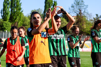 2024-04-13 - Sassuolo Women celebrate their 2-1 victory at the end of the women's Serie A match between Sassuolo Women and Inter Women at the Enzo Ricci Stadium in Sassuolo April 13, 2024 in Sassuolo, Italy. - POULE SCUDETTO - US SASSUOLO VS FC INTERNAZIONALE WOMEN - ITALIAN SERIE A WOMEN - SOCCER