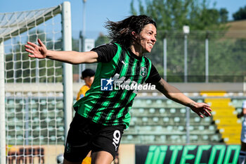 2024-04-13 - Daniela Sabatino of Sassuolo Women celebrates after scoring a half give the side a 1-1 lead during the Serie A Femminile match between Sassuolo Women and Inter Women at Stadio Enzo Ricci Sassuolo on April 13, 2024 in Sassuolo, Italy. - POULE SCUDETTO - US SASSUOLO VS FC INTERNAZIONALE WOMEN - ITALIAN SERIE A WOMEN - SOCCER