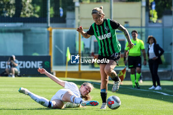 2024-04-13 - Beatrix Foerdos of Inter Women clashes with Lana Clelland of Sassuolo Women during the Serie A Femminile match between Sassuolo Women and Inter Women at Stadio Enzo Ricci Sassuolo on April 13, 2024 in Sassuolo, Italy. - POULE SCUDETTO - US SASSUOLO VS FC INTERNAZIONALE WOMEN - ITALIAN SERIE A WOMEN - SOCCER